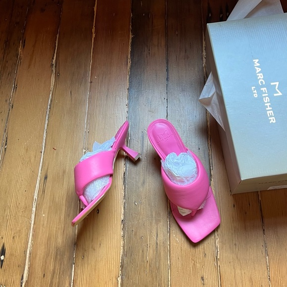 Marc Fisher Sandals 🌸🍓 - Picture 3 of 4